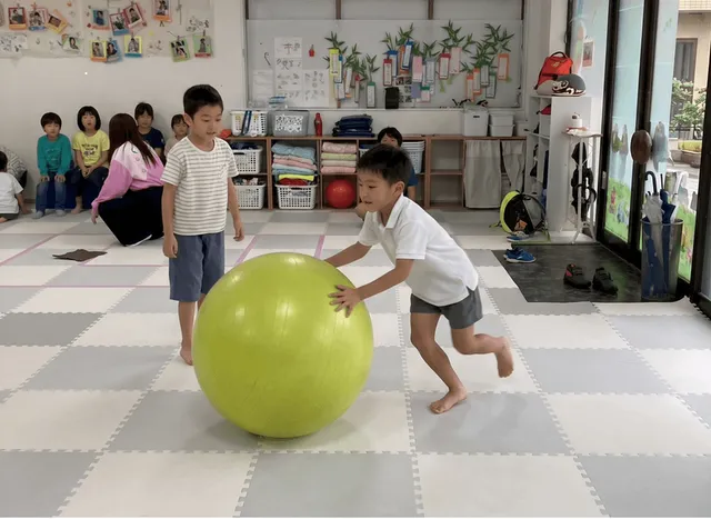 室内で走り回れる教室