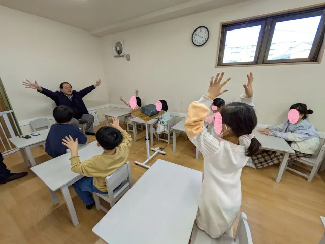 【児童指導員（児童福祉５年以上）】すずき先生