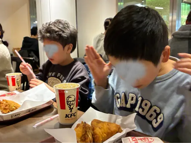 【外食体験】フードコートへお出かけ