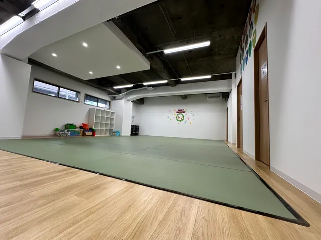 【全面畳×27畳】安全に動ける広い支援室